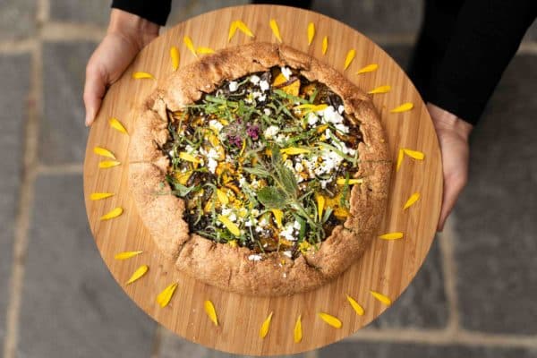 Tarte à l'épiaire des bois et butternut. © Cueilleurs Sauvages, Michaël Berthoud