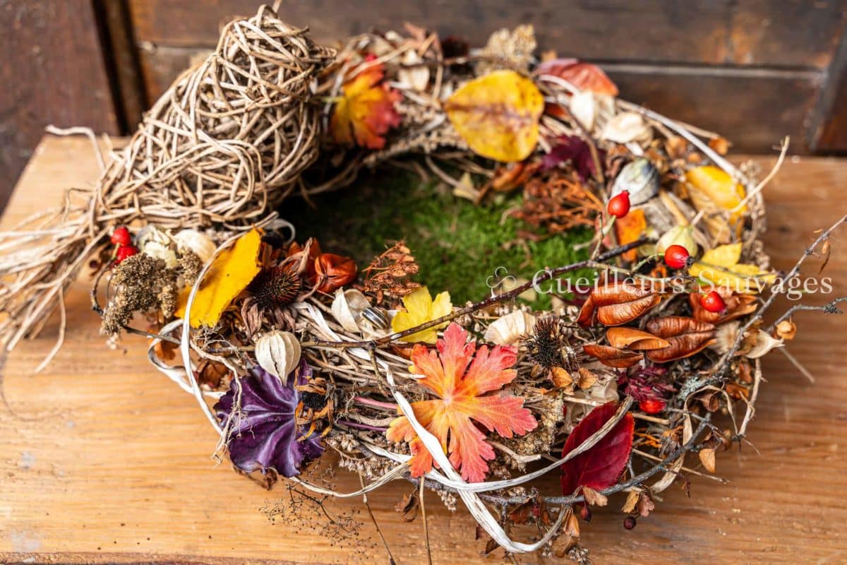 Couronne d'automne aux feuilles cirées