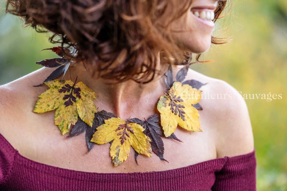 Collier végétal de feuilles cirées