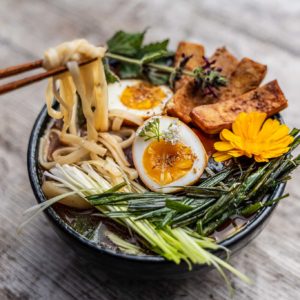 Ramen aux plantes sauvages